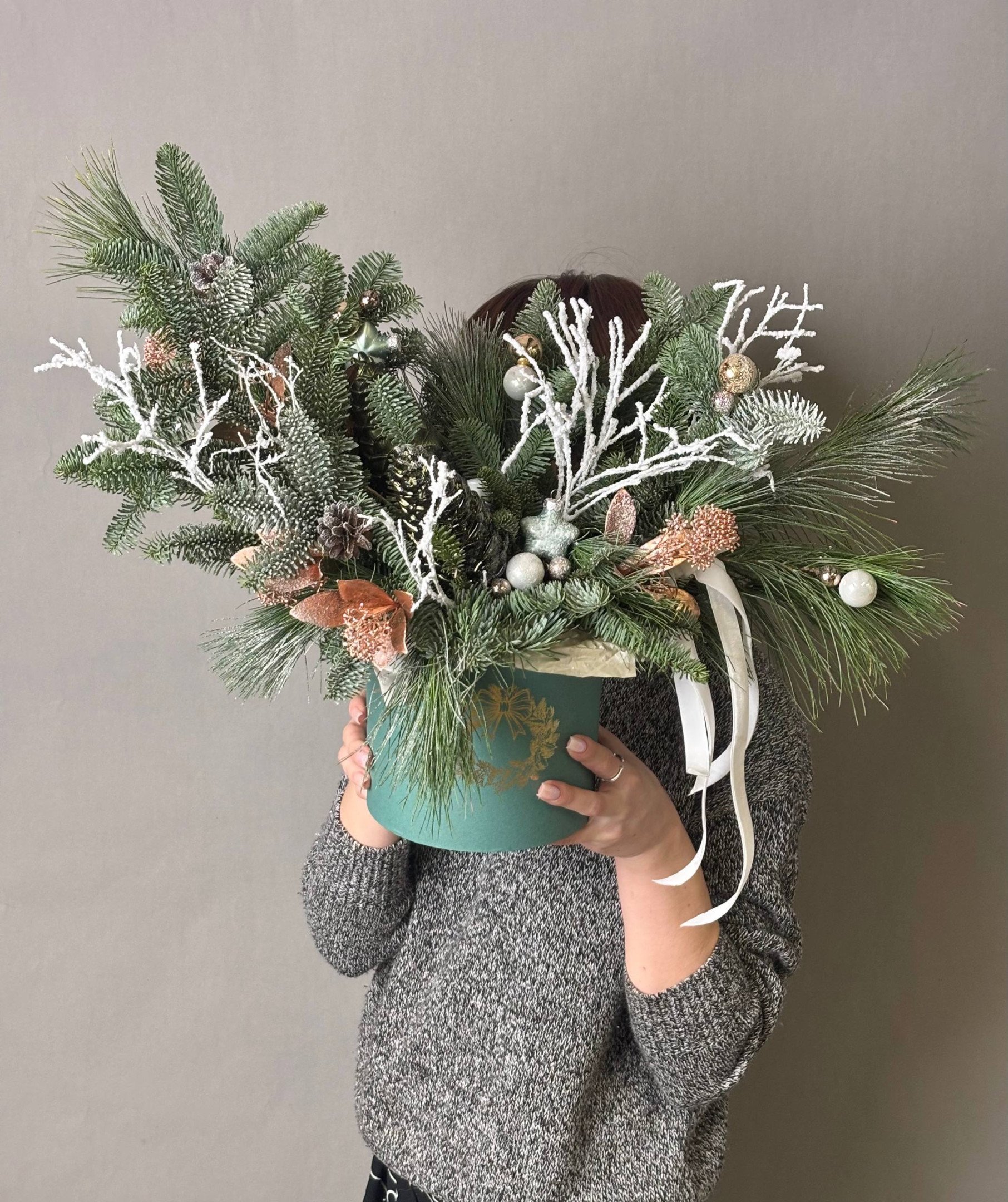 Зимняя композиция в шляпной коробке №12