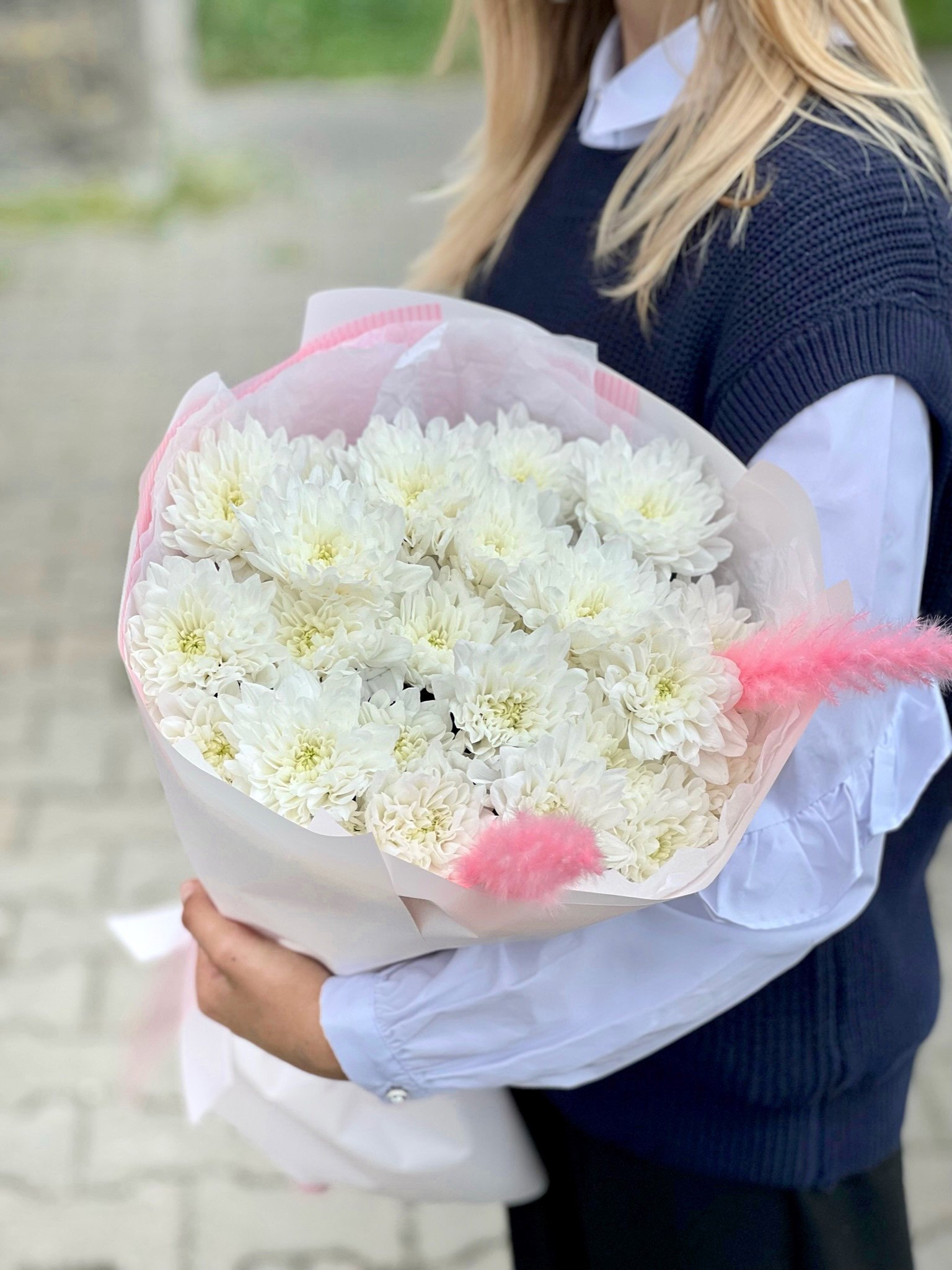Букет из белых хризантем «Птичка»