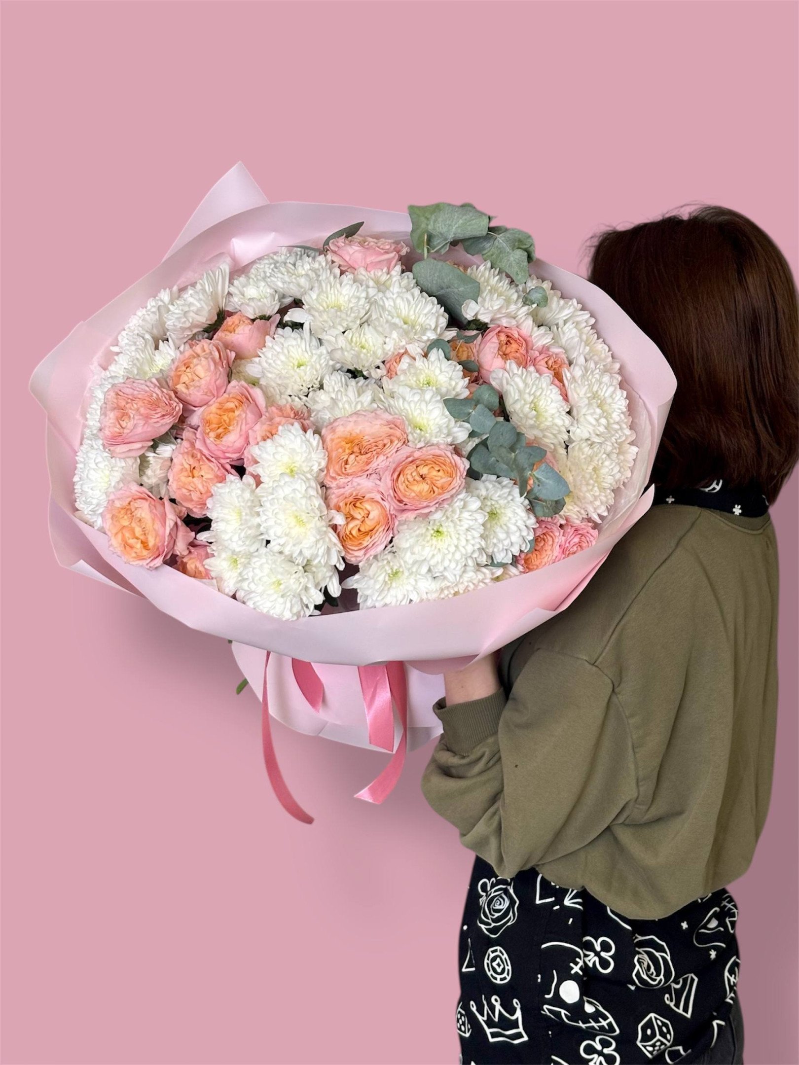 Сборный букет с джульеттой и хризантемой