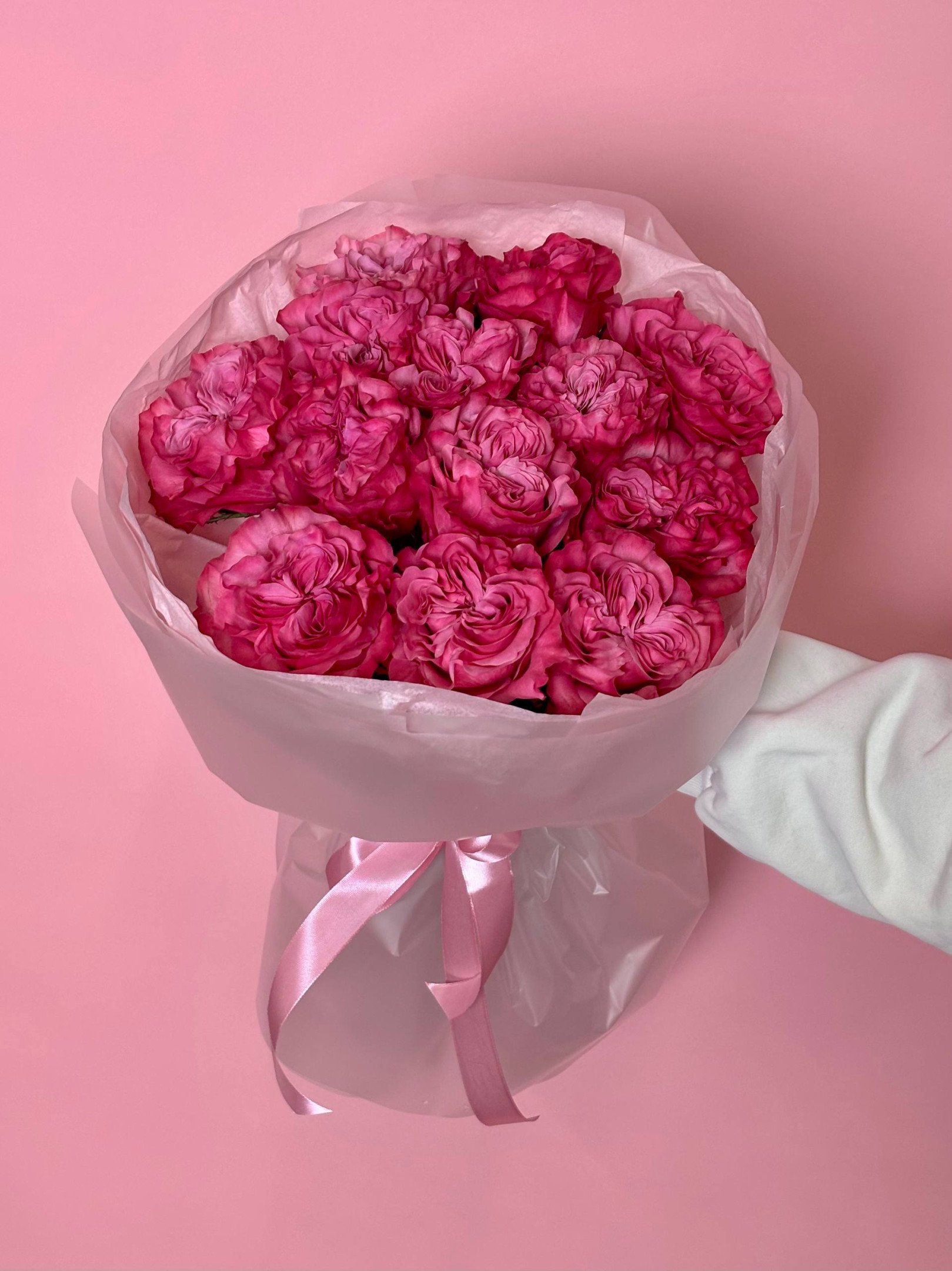 Букет из 13 роз Кантри Блюз в оформлении