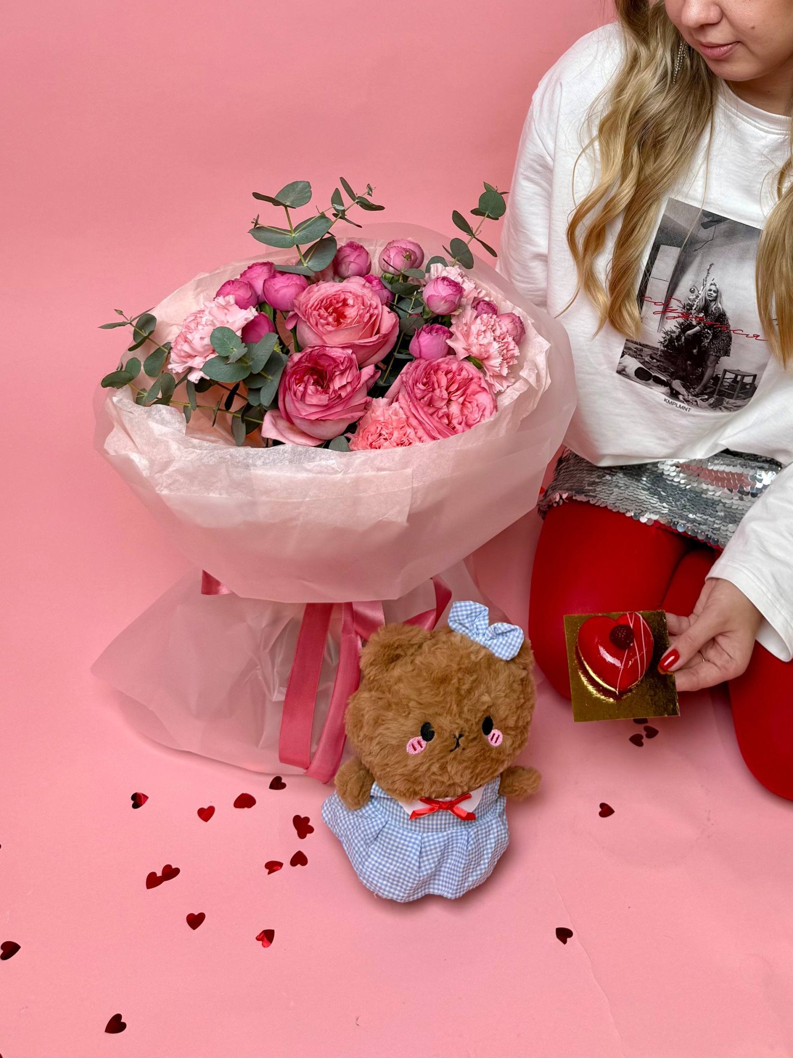 Сет LOVE №2 - Букет «Miracle of Love» + Мишка + Пирожное