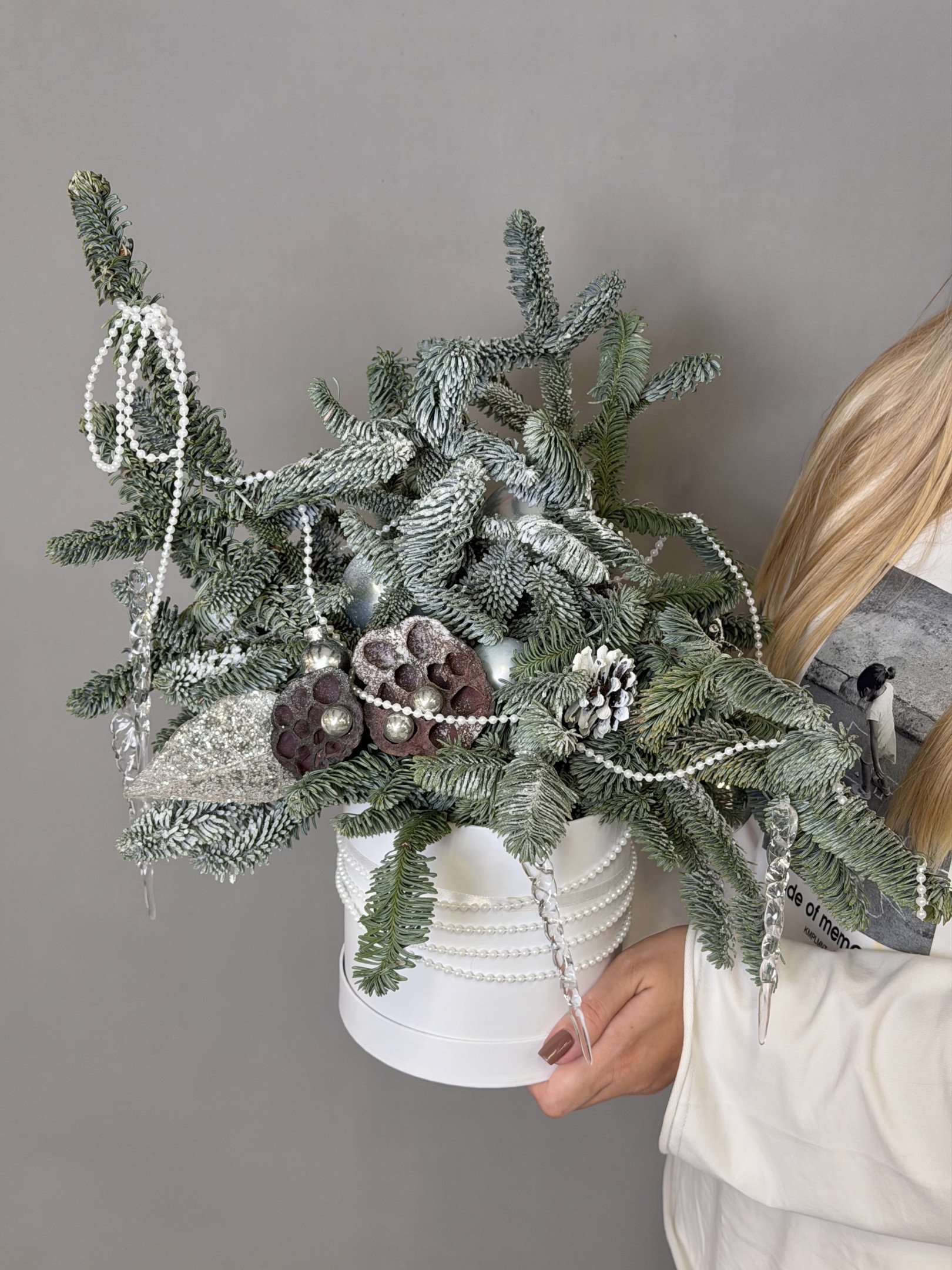 Зимняя композиция в шляпной коробке №3