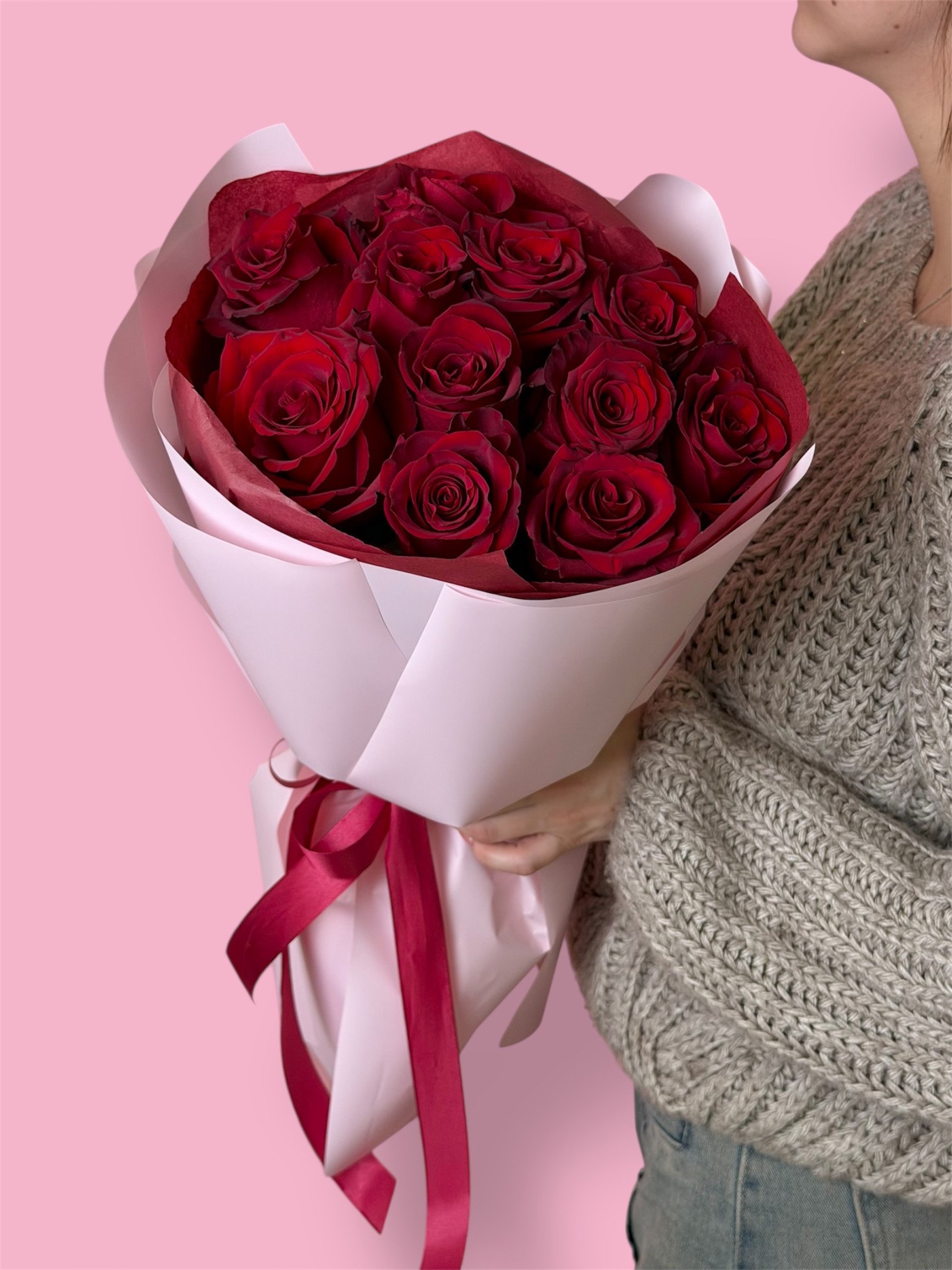 Букет из 11 красных роз в оформлении