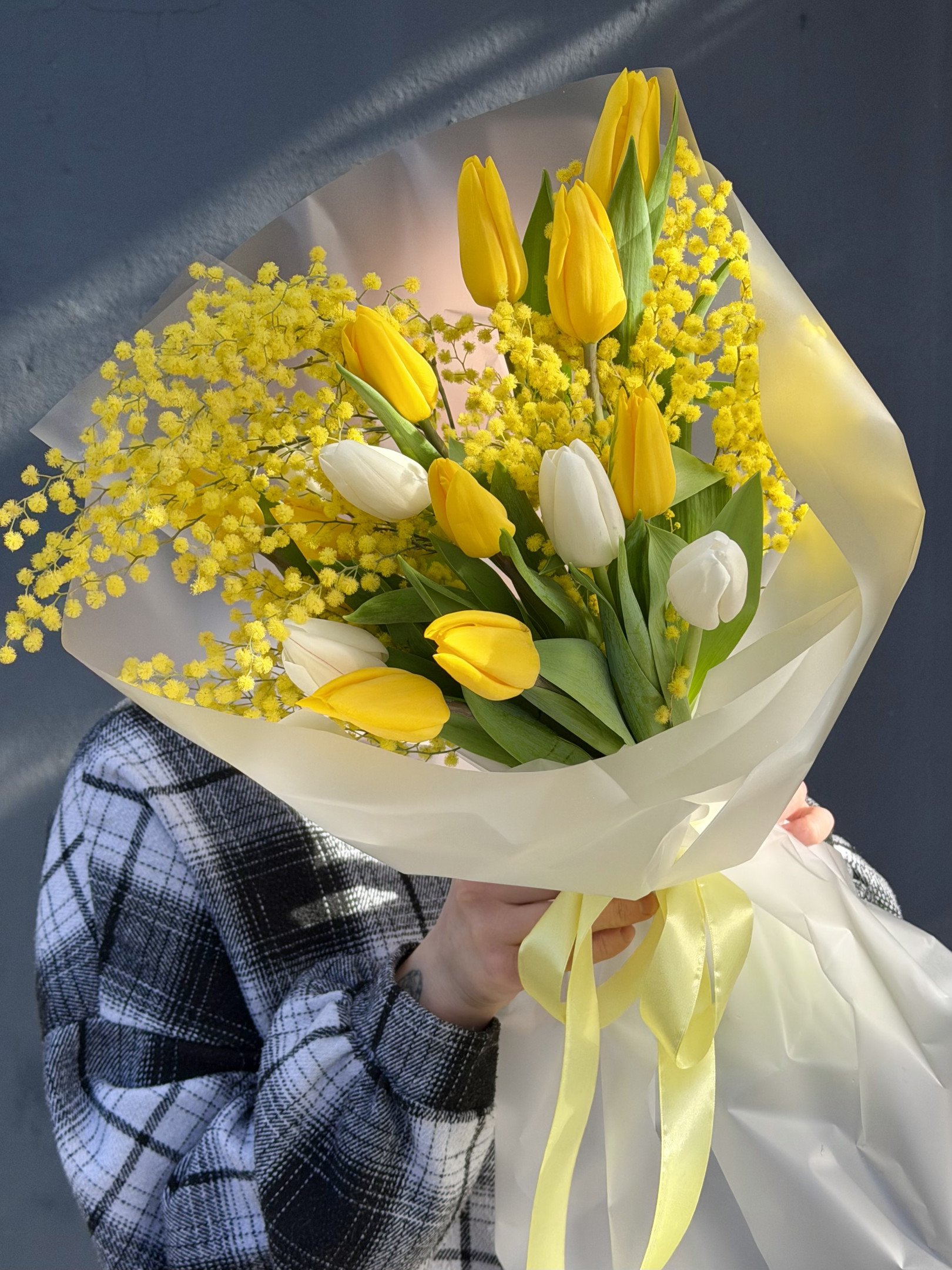 Букет из тюльпанов и мимозы «Моя весна»