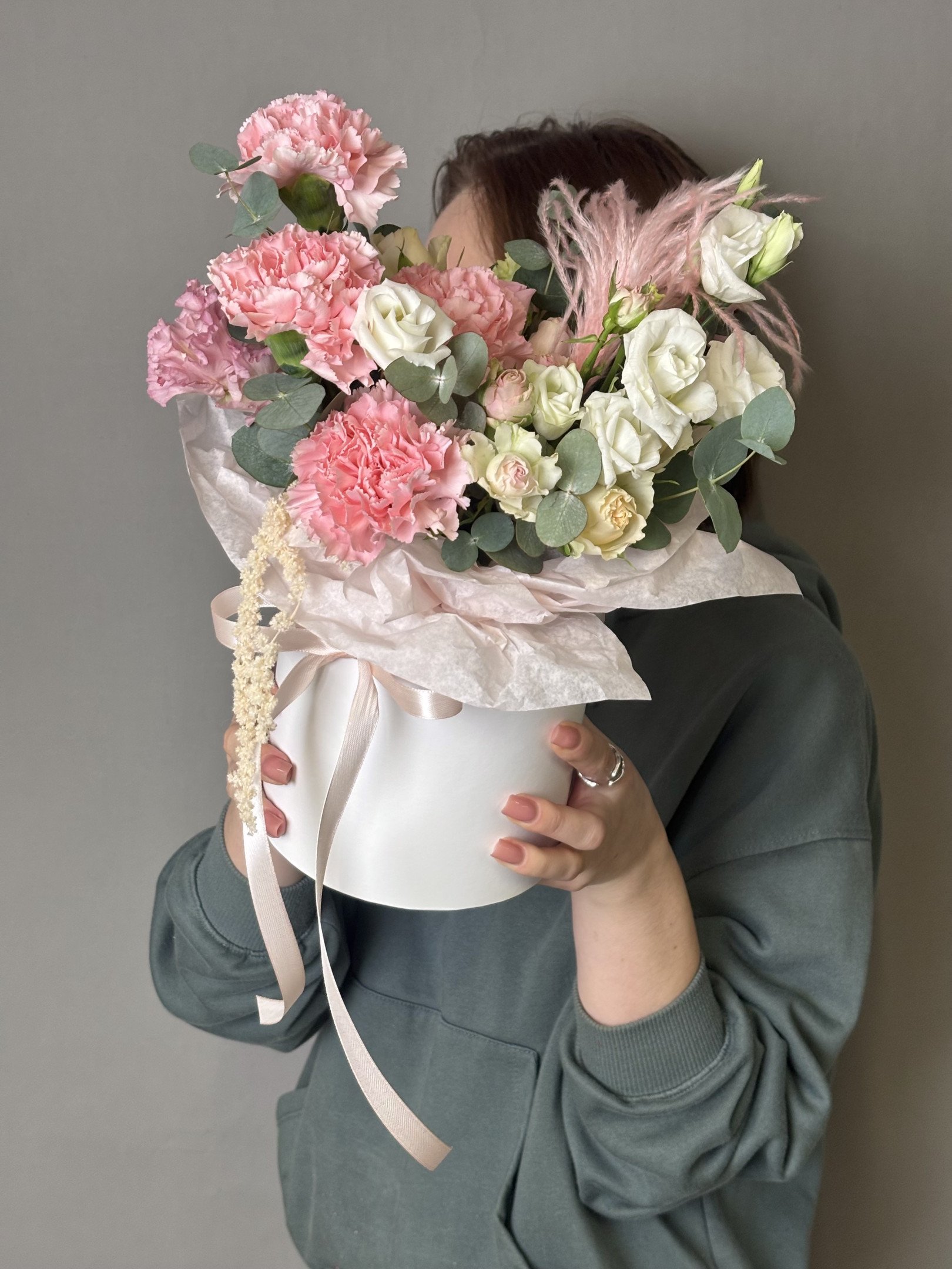 Сборная композиция в шляпной коробке №1