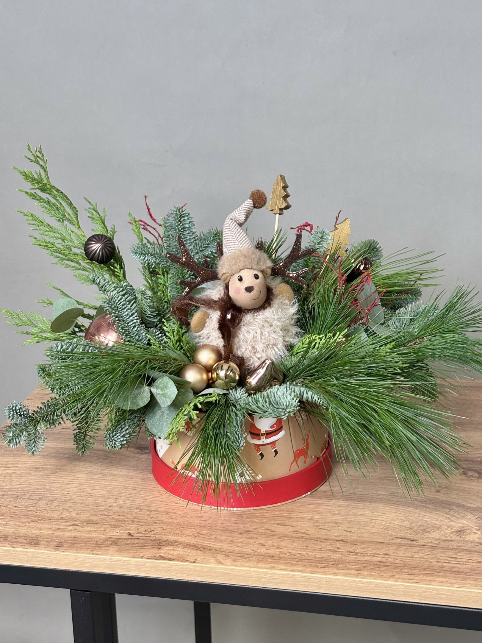 Зимняя композиция в шляпной коробке №2