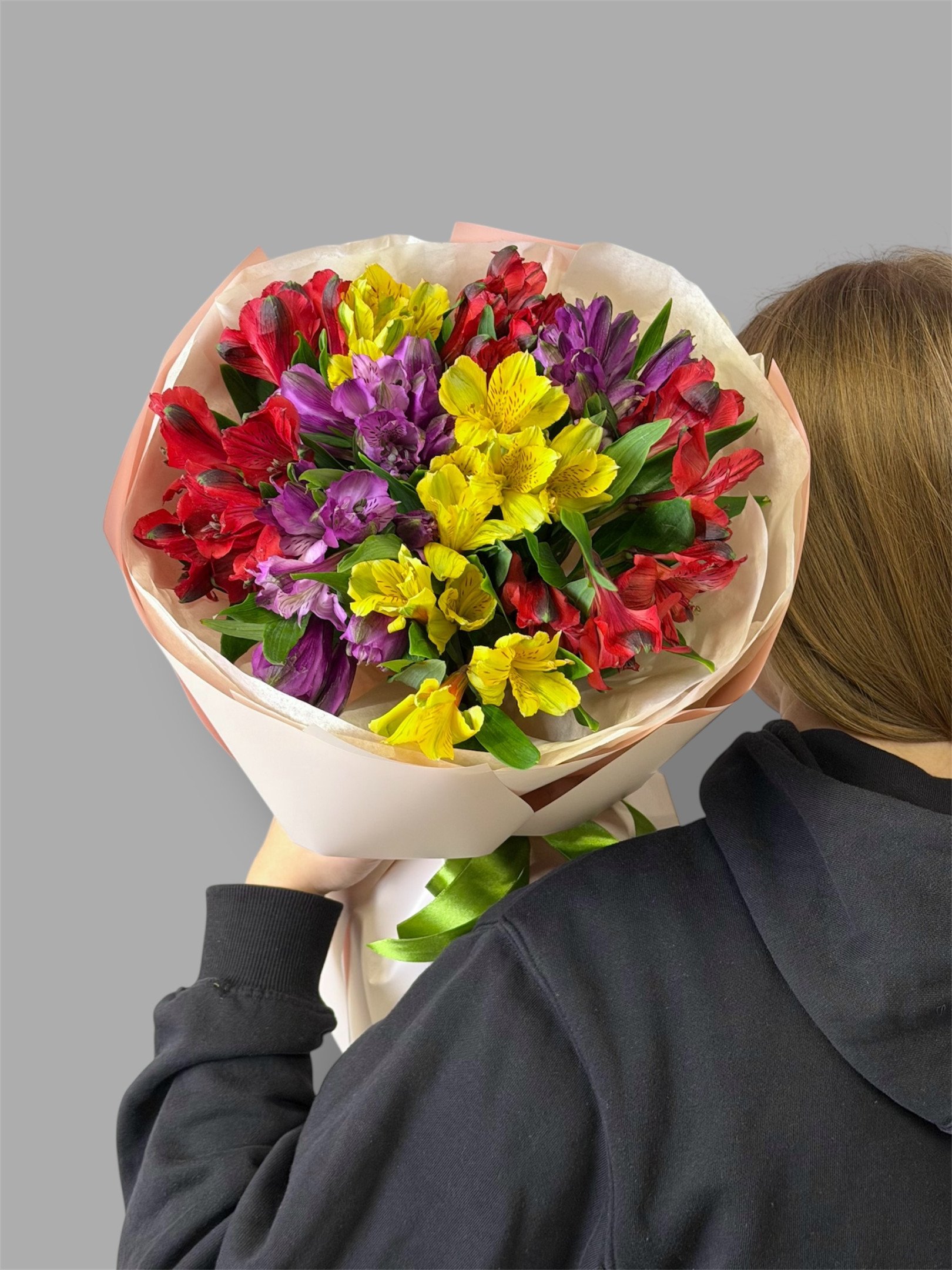 Букет из 9 разноцветных альстромерий